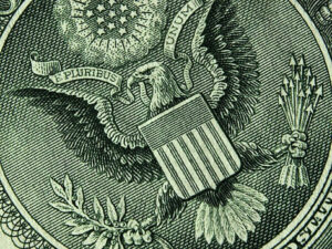 Read more about the article Застрашена ли е международната роля на щатския долар?